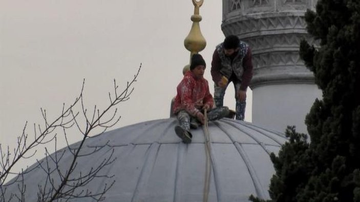 Bağcılar'da minare tepesinde önlemsiz çalışma
