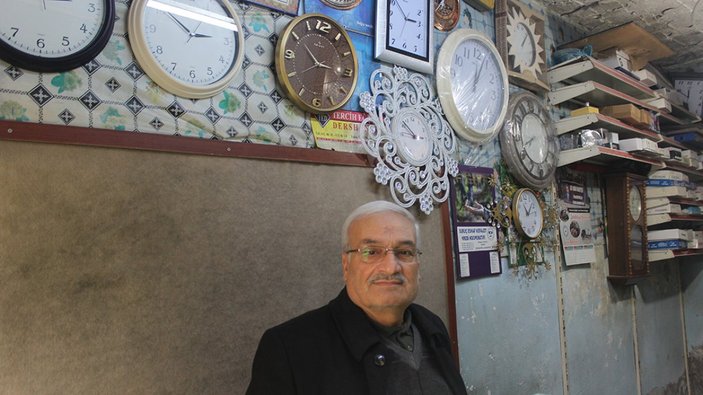 46 yıldır baba mesleği: Zamana direnen saat tamircisi