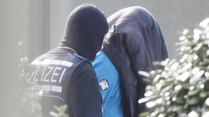 Almanya'da camiye saldırı planlayan 12 kişi yakalandı