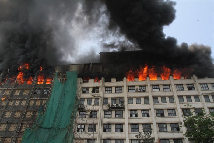 Hindistan'da hükümet binası yandı