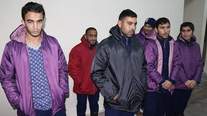 Yunanistan göçmenleri demir çubukla döverek geri gönderiyor