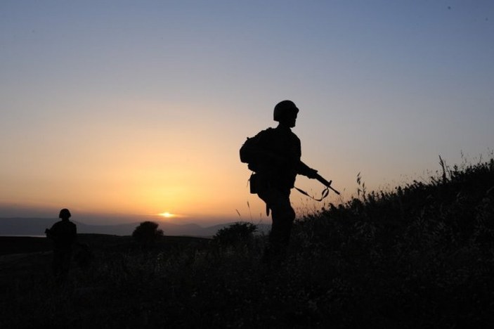 3 PKK'lı terörist güvenlik güçlerine teslim oldu
