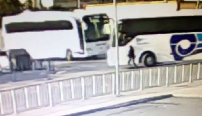 İstanbul'da bir adam otobüsün altında kaldı