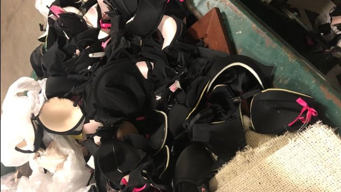 Victoria's Secret yüzlerce sütyeni çöpe attı
