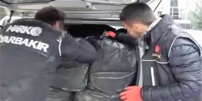 Diyarbakır'da terör örgütüne büyük darbe:1 ton uyuşturucu