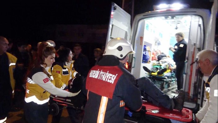 Mersin'de iki otomobil çarpıştı: 2'si ağır 5 yaralı