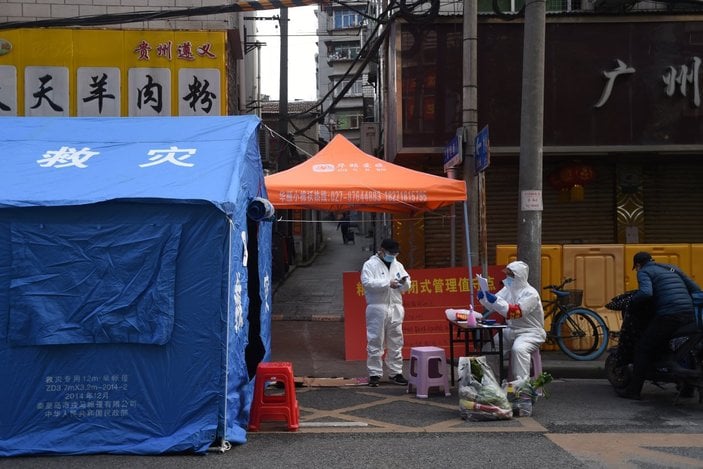 Çin'de koronavirüsten ölenlerin sayısı 2 bin 594 oldu
