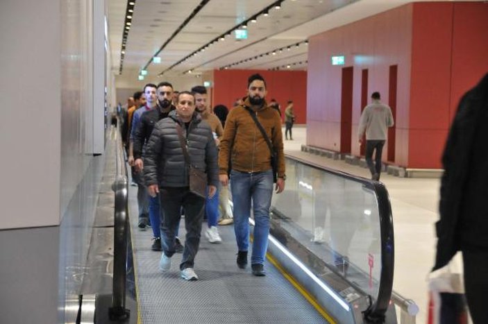 İran'dan gelen son uçak havalimanına indi