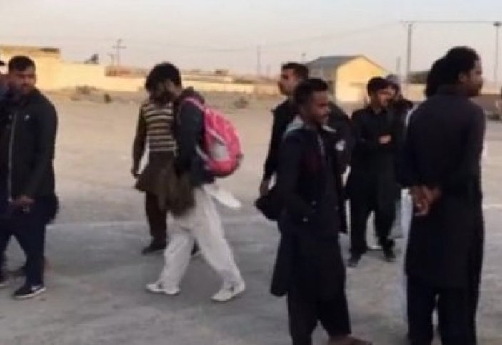 Kapatılan İran sınırında yüzlerce Pakistanlı mahsur kaldı