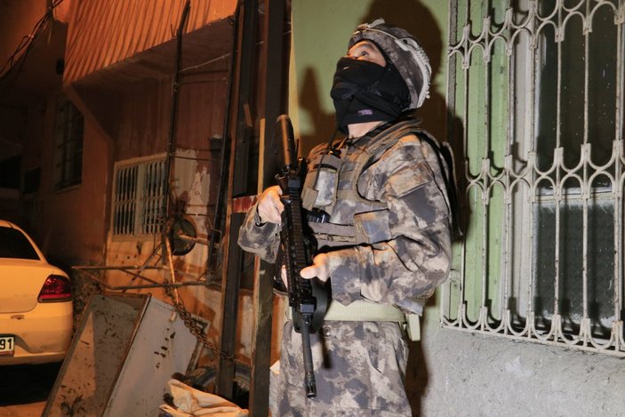 Adana'da eş zamanlı uyuşturucu operasyonu