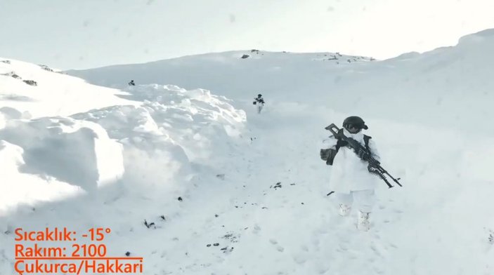 Türk askerini zorlu kış şartları pes ettirmiyor