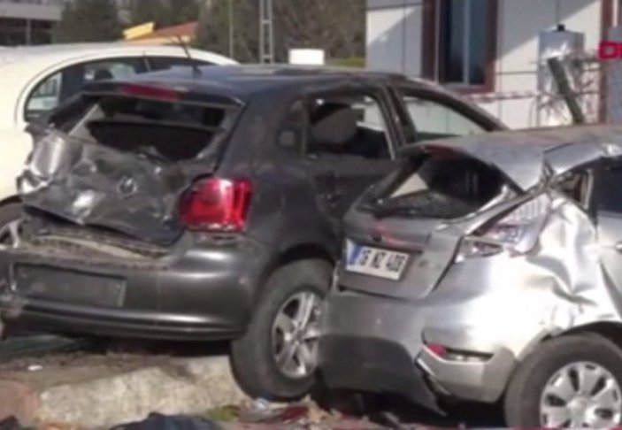 Silivri'de iki öğrenciye otomobil çarptı