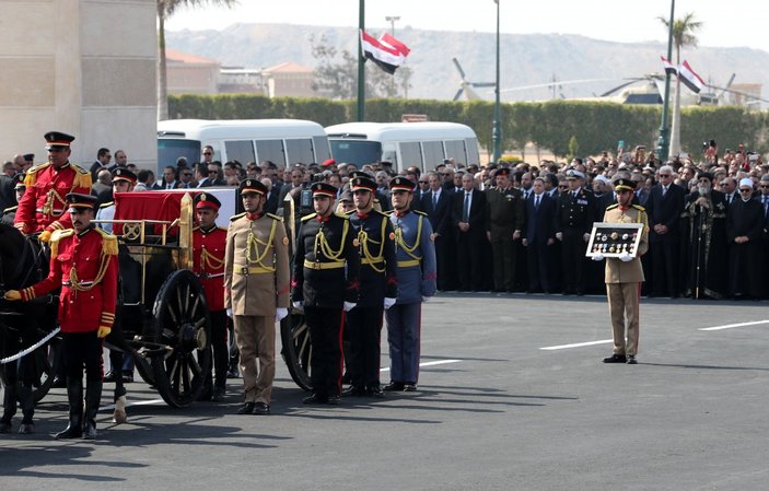 Hüsnü Mübarek için askeri tören düzenlendi