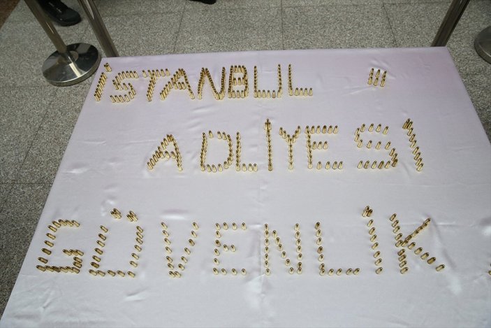 İstanbul Adalet Sarayı'nda el konulan suç eşyaları