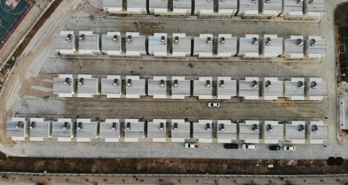 Çift katlı konteyner evler depremzedelere teslim ediliyor