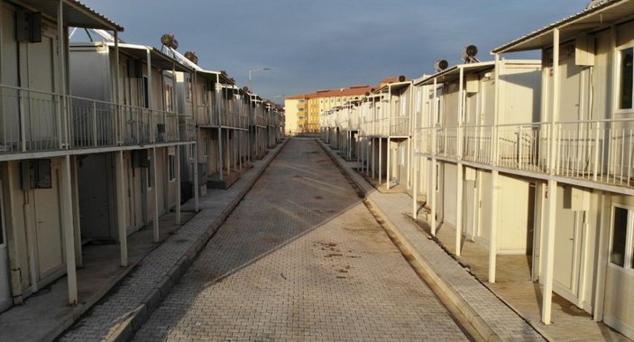 Çift katlı konteyner evler depremzedelere teslim ediliyor