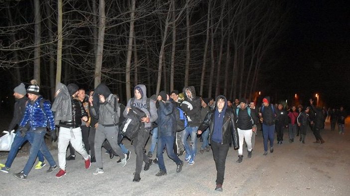 Türkiye Suriyeli mülteciler için sınır kapılarını açtı
