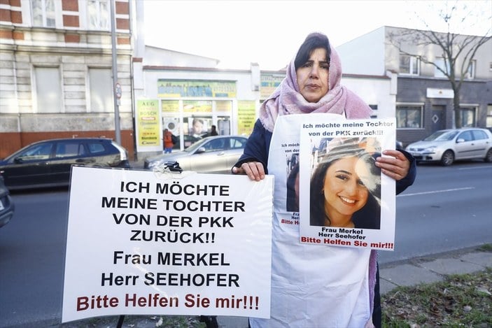 Almanya'da PKK'nın kaçırdığı kızın annesi eylem başlattı