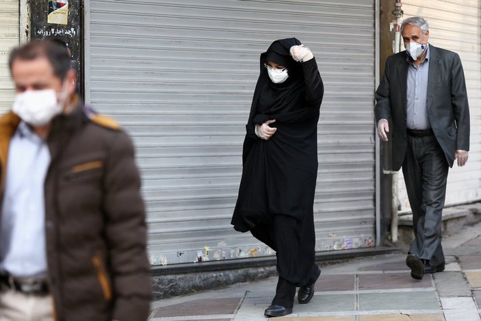 İran'da koronavirüs ölümleri devam ediyor