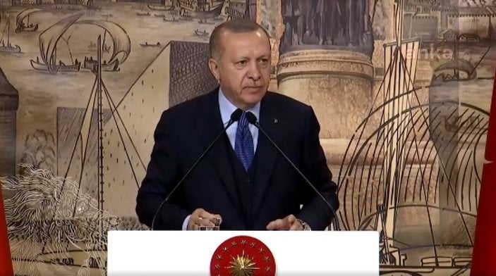 Erdoğan: Mültecilere bakmak zorunda değiliz
