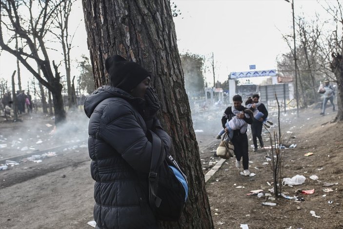 Yunan polisinden mültecilere saldırı