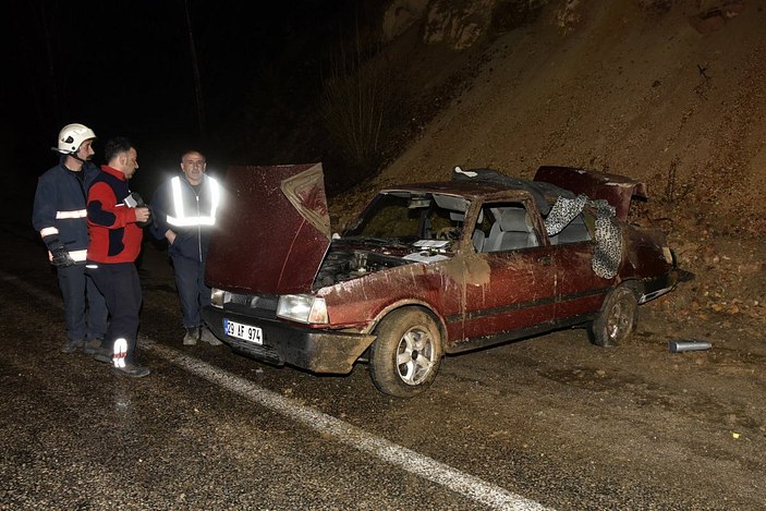 Gümüşhane'de kaza yapan aracın sürücüsü bulunamadı