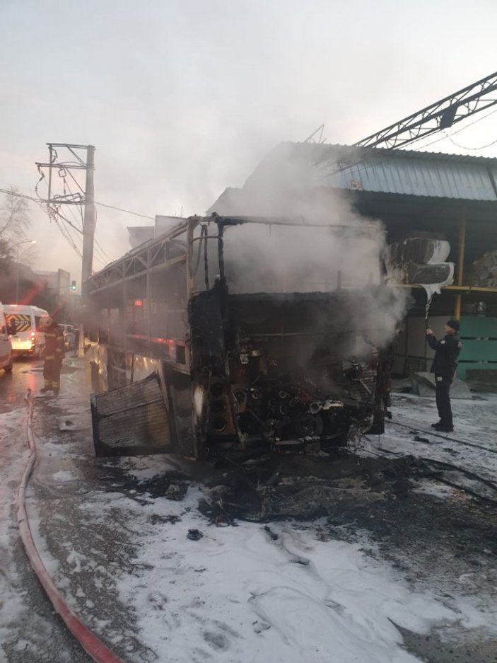 Bursa'da halk otobüsü yandı