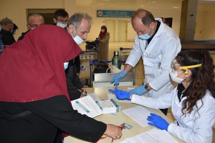 Kütahya'da umreden dönen vatandaşlara sağlık kontrolü