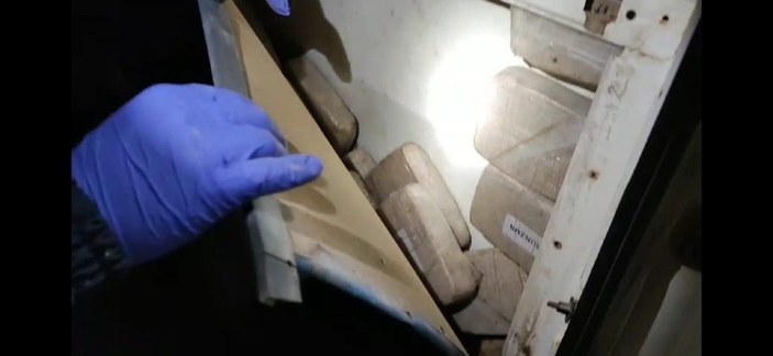 Van'da bir minibüste 37 kilo 780 gram uyuşturucu bulundu