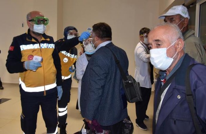 Kütahya'da umreden dönen vatandaşlara sağlık kontrolü