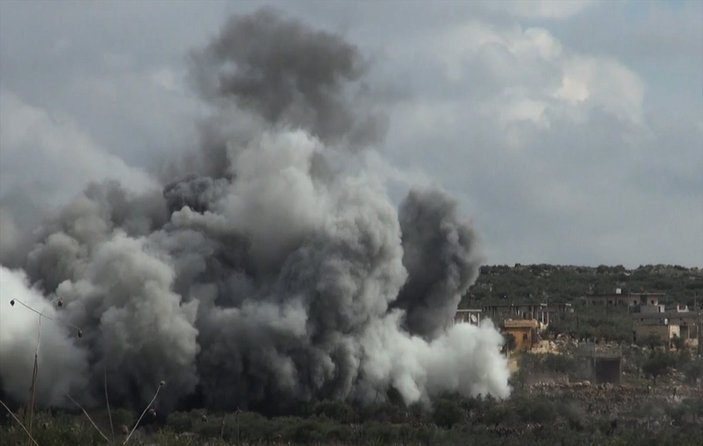 Rus uçakları İdlib'de sivilleri vurdu: 9 ölü