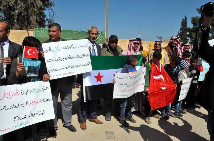 Suriye'de İdlib şehitleri için miting düzendi
