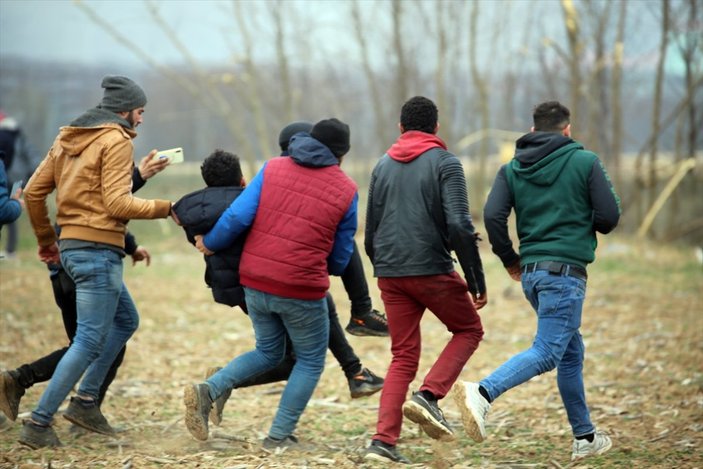 Yunan askerleri mültecilere ateş açtı