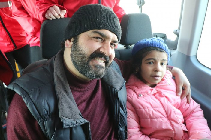 Dünyanın konuştuğu mülteci kız ailesini buldu