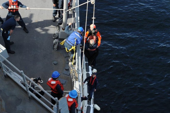 Silivri’de yanan yattaki 3 kişiyi ABD gemisi kurtardı