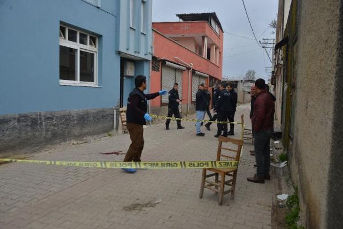 Adana'da işe giderken başından vuruldu