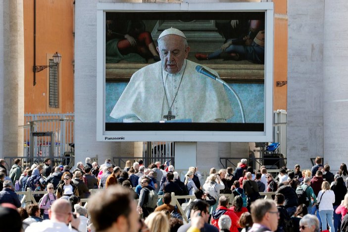 Papa, pazar duasını canlı yayın ile gerçekleştirdi