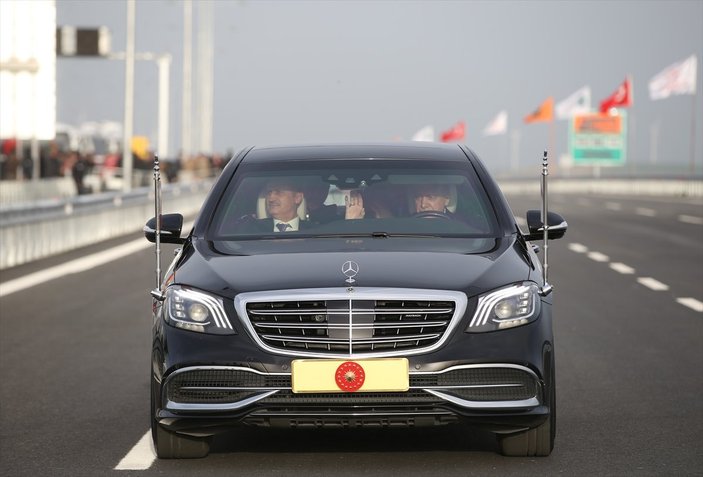 Erdoğan, bugün hizmete açılan yolda ilk sürüşü yaptı
