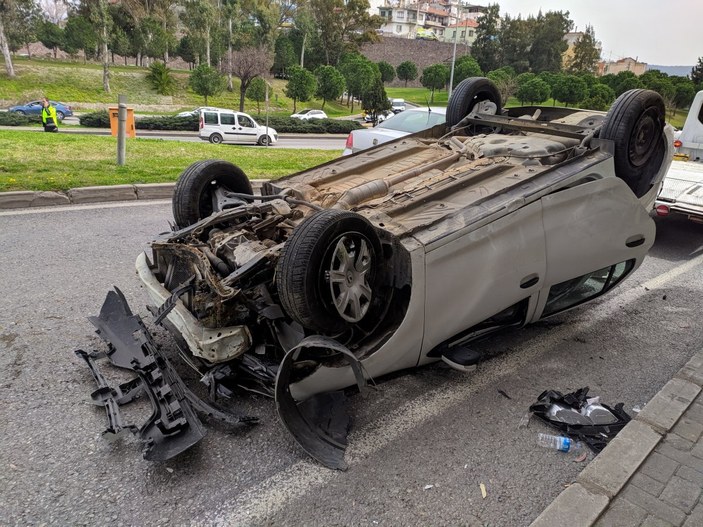Kaza yapan ehliyetsiz sürücü, telefonunun derdine düştü