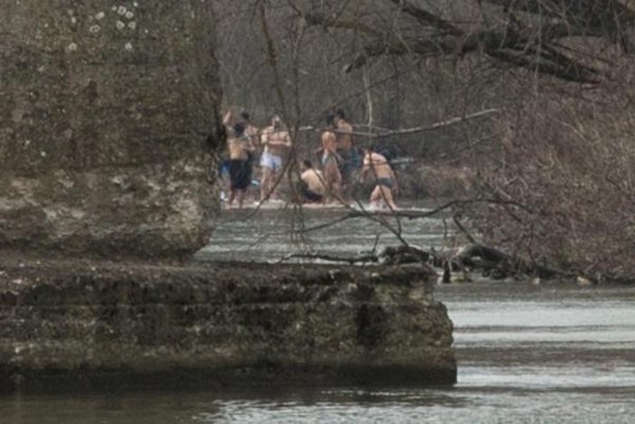 Göçmenler, Meriç Nehri'nde yıkandı