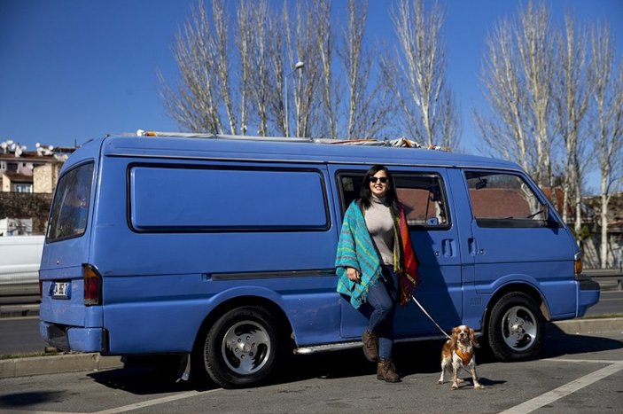 Karavan-minibüsüyle hayalindeki Türkiye gezisini yaşıyor