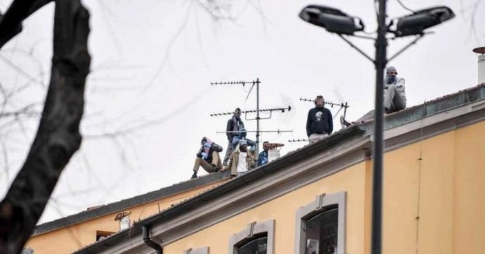 İtalya'da korona nedeniyle 97 kişi daha öldü
