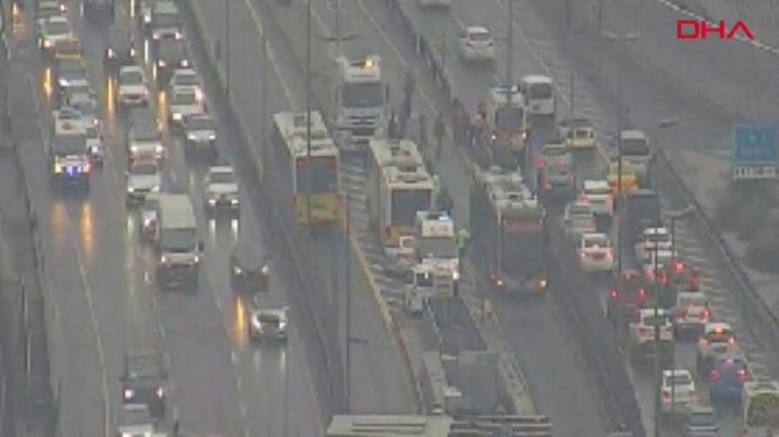 Haliç Köprüsü'nde metrobüs kazası