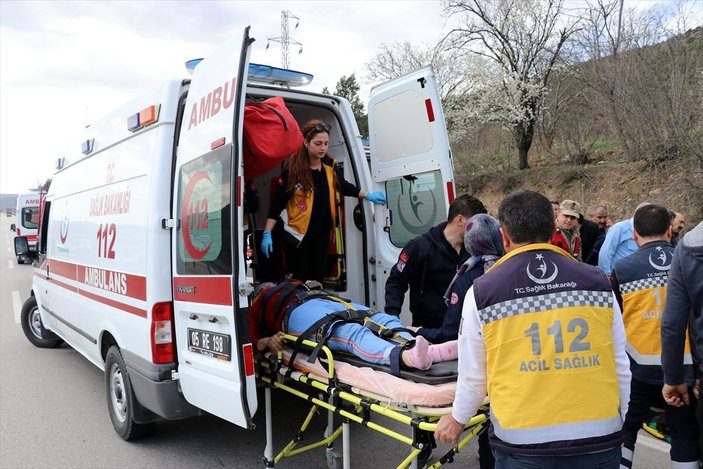 Amasya'da minibüs şarampole devrildi: 9 yaralı