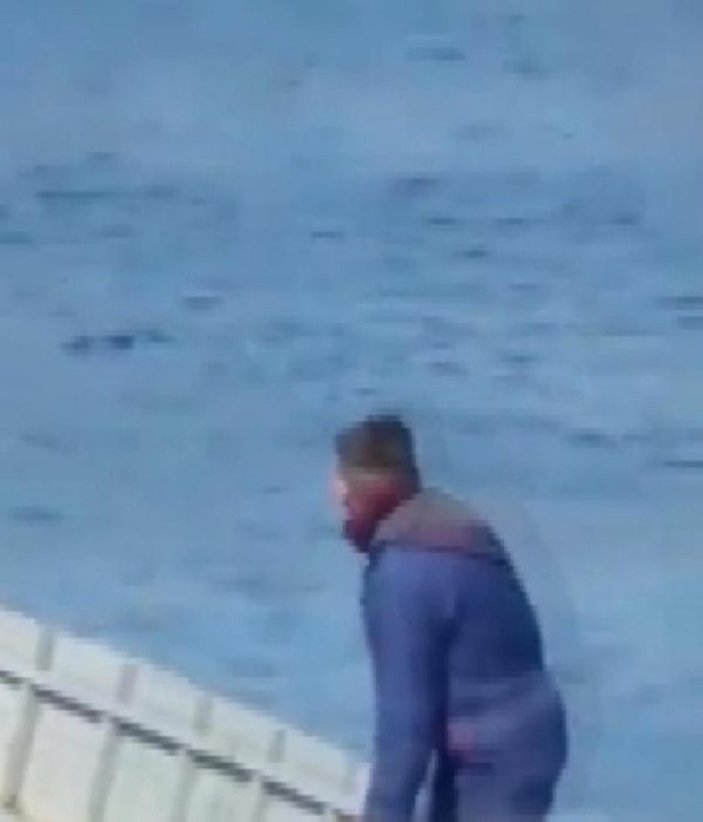 Nehre atlayan İranlı göçmeni Türk balıkçı kurtardı