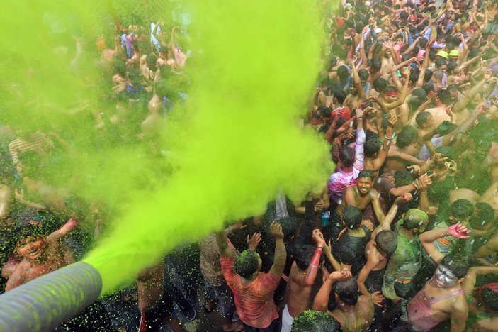 Hindistan'da koronaya rağmen festival düzenlendi