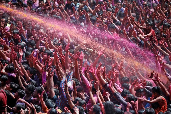 Hindistan'da koronaya rağmen festival düzenlendi