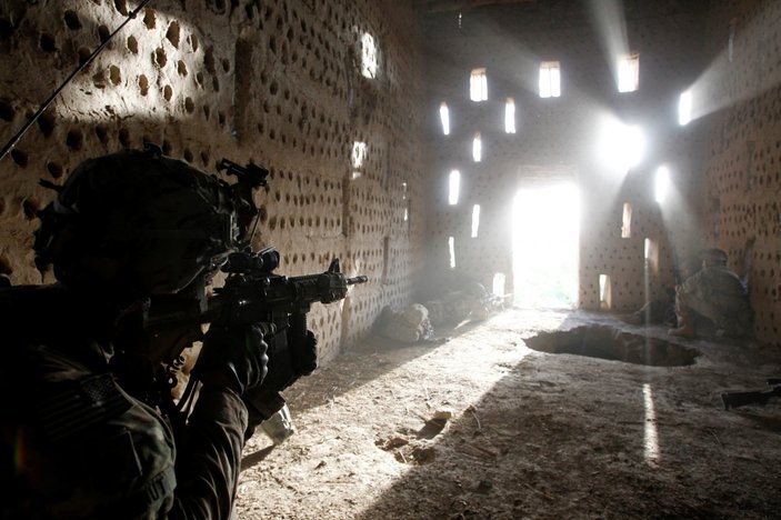 ABD'li komutan: DEAŞ'a karşı Taliban'a destek verdik
