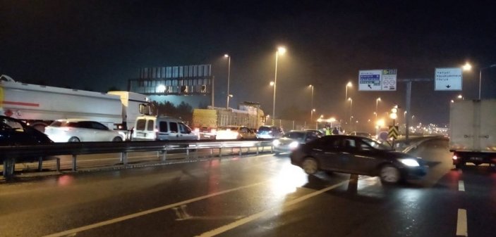 İstanbul'da polisin dur ihtarına uymadı, kaza yaptı