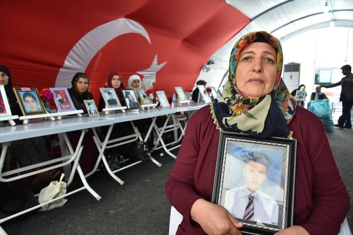 Diyarbakır'da oturma eylemine iki aile daha katıldı